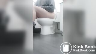 Caca en el baño ( 3 )