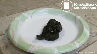 Hot girl shitting on paper plate many times