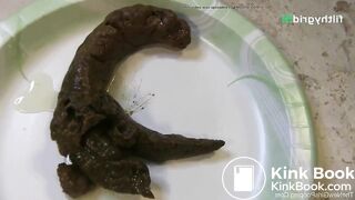 Hot girl shitting on paper plate many times