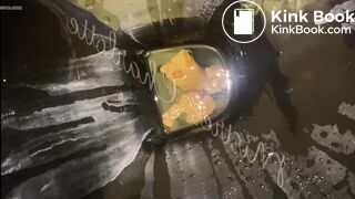 Caga e insulta il suo schiavo