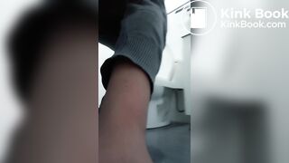 Caca en el baño (2)