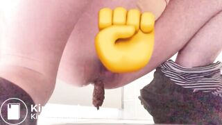 Cute girl poop scene031