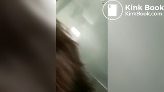 Trying hard to swallow her shit(奋力吞屎干呕）