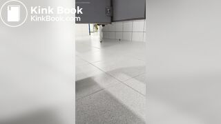 GIRL POOPS IN AURRERA 4.