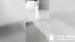 GIRL POOPS IN AURRERA 4.