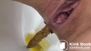 Short toilet poop - video 2