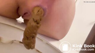 Sexy girl shits on toilet