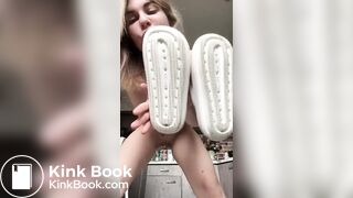 Hot girl shitting - video 47