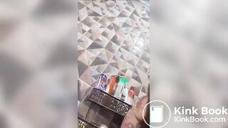 Safada brasileira cagando