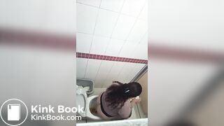 MUJER HACE CACA EN COPPEL