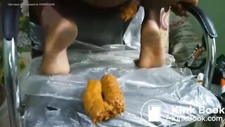 Ebony pooping for you p2