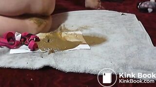 BBW shits on her bed and cleans up