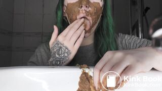 Fat ass shit in sink and spread