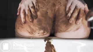 Fat ass shit in sink and spread