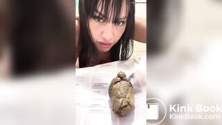 thicc girl struggles to shit and push her thicc turd