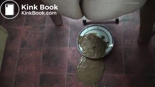 Latina shitting diarrhea on plate