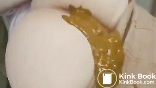 fat ass shitting diarrhea