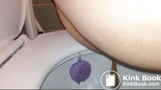 Big Booty Lightskin making a big mess in the toilet