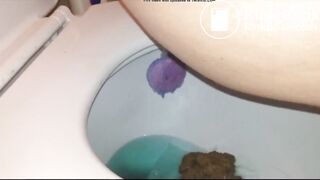 Big Booty Lightskin making a big mess in the toilet