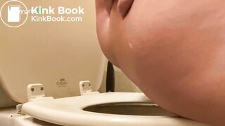 Latina toilet plop