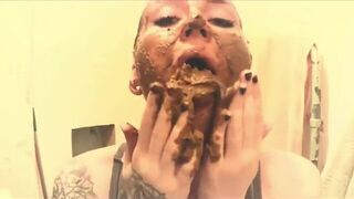 Russian girl smearing scat face..