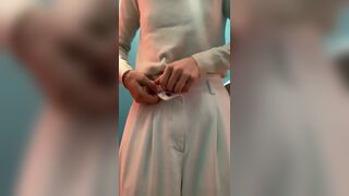 Girl poop in public commercial center