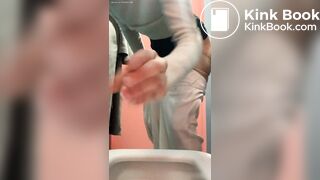 Girl poop in public commercial center