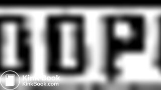 chica haciendo mucha calabaza para este hallowen