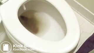Big poo stuck in toilet clogging..