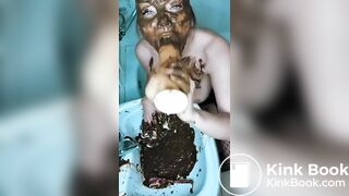 Cute Girl exteme scat eating