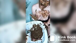 Cute Girl exteme scat eating