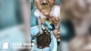 Cute Girl exteme scat eating