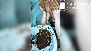 Cute Girl exteme scat eating