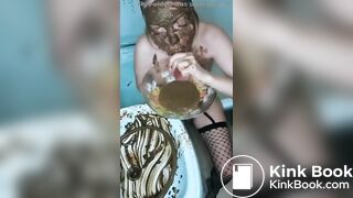 Cute Girl exteme scat eating