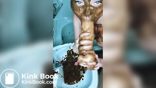 Cute Girl exteme scat eating