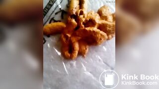 Adolescente cagando muito na cama