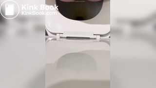 she filled the toilet - video 2