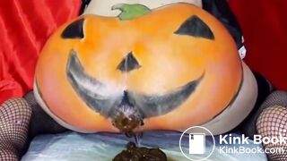 PERFECT PUMPKIN PAINTED ASS POOPING