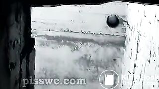Spying Girls Pooping