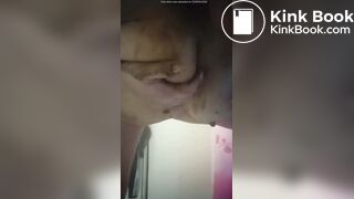 Fat girl shits and smears it