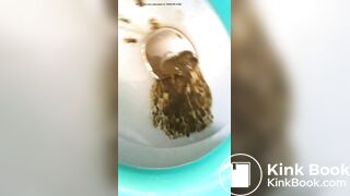 A garota estava desesperada pra cagar