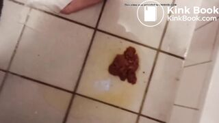 Ela estava apertada e sujou a calcinha