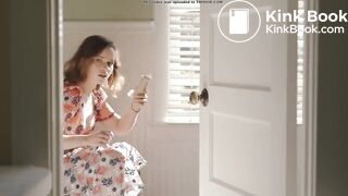 Emilia Clarke poops scene (“realistic” audio edit)