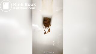 RUSSIAN PRINCESS ALICE-TOP SHITTING ON THE TOILETBOWL-