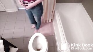 girl with great ass takes a shit and shows her assets