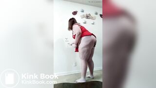 Gorda gostosa cagando e lambuzando