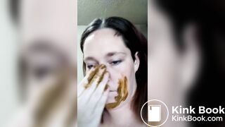 Gorda gostosa cagando e lambuzando