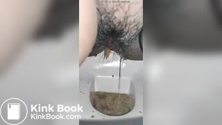 Close up pooping - video 10