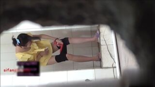 spy camera asian girl pee and shit.video_213