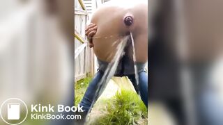 wide ass girl shit a fat turd